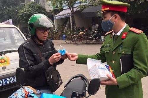 Hà Nội: Phạt 9 triệu đồng 5 trường hợp không đeo khẩu trang nơi công cộng