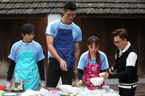 Lan Phương cùng võ sĩ cao 2m20 mang về hơn 100 triệu đồng giúp người nghèo