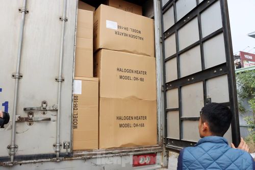 Phát hiện hơn 8.000 đèn sưởi Trung Quốc nghi giả nhãn hiệu nổi tiếng