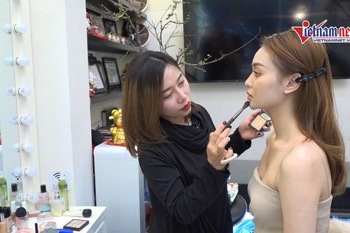 Cách trang điểm 'quên tuổi' cho phái đẹp làn da căng mọng xuân thì