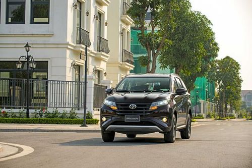 Gần Tết, người dùng 'tậu' Toyota Rush không đắn đo