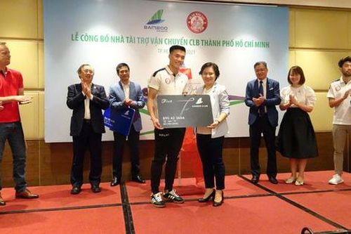 Bamboo Airways tài trợ vận chuyển cho CLB TPHCM