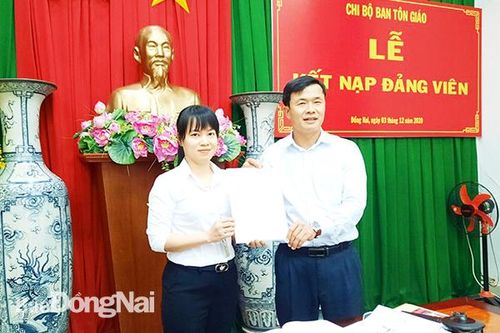 Phát triển Đảng là nhiệm vụ đặc biệt quan trọng