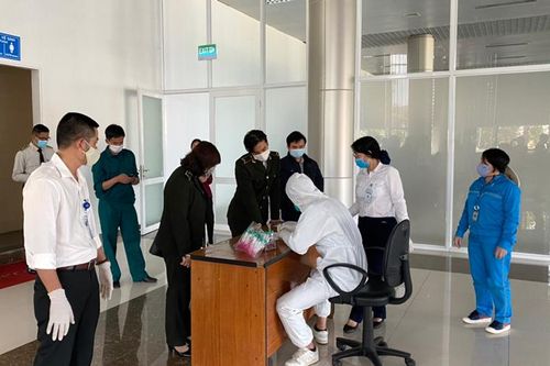 Lấy mẫu xét nghiệm SARS-CoV-2 đối với toàn bộ nhân viên Cảng hàng không Liên Khương