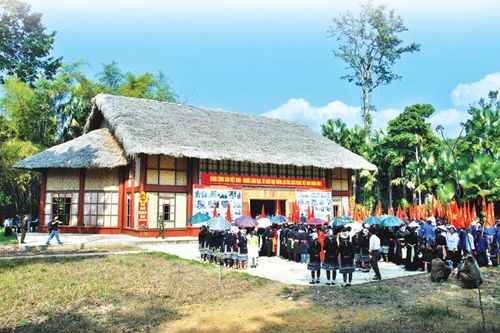 Son sắt niềm tin với Đảng