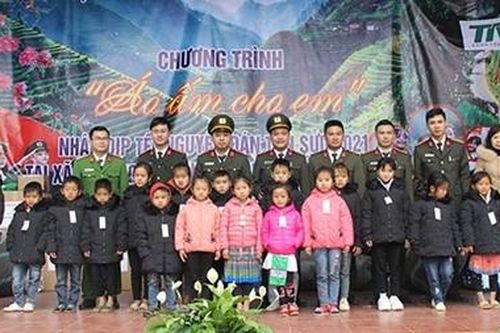 Cục An ninh Nội địa mang 'hơi ấm' tới các học sinh vùng cao Lai Châu