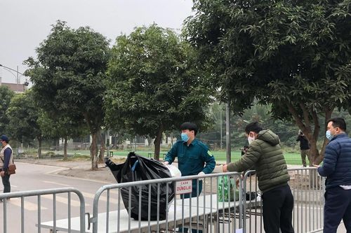 Nhiều trường học trở thành nơi cách ly, cô trò bỏ Tết 'gồng mình' chống dịch
