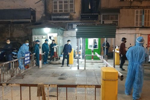 Hà Nội phong tỏa chung cư có nhân viên công chứng mắc COVID-19