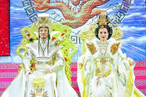 'Ngọc Hoàng' Đàm Vĩnh Hưng mặc trang phục nặng 20kg trong 'Táo Xuân'
