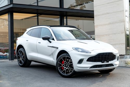 Siêu SUV Aston Martin DBX được ra mắt tại Việt Nam