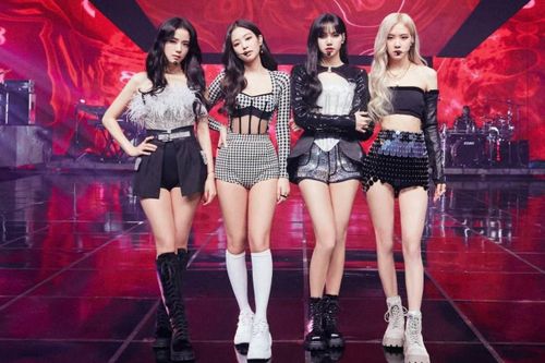 Stylist của BlackPink cắt xẻ đồ hiệu thành váy áo sành điệu