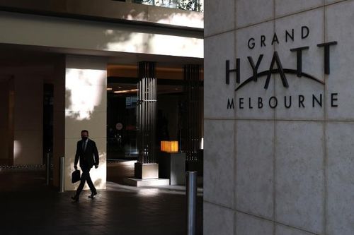 Cách ly hơn 500 người ở giải quần vợt tại Australia