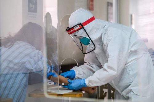 Hà Nội tìm người từng đến nơi làm việc của nhân viên ngân hàng