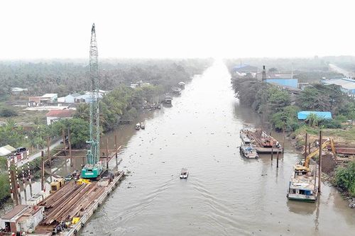 Chủ động ứng phó xâm nhập mặn và sạt lở bờ sông, bờ biển