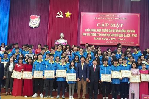 Phú Thọ: Khen thưởng giáo viên bồi dưỡng, học sinh giỏi quốc gia