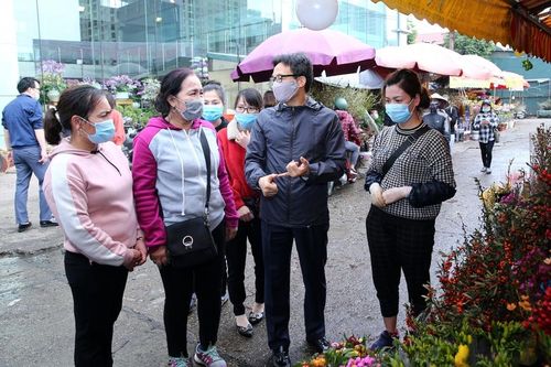 Phó Thủ tướng Vũ Đức Đam thị sát chợ hoa Tết, trung tâm thương mại quận Tây Hồ