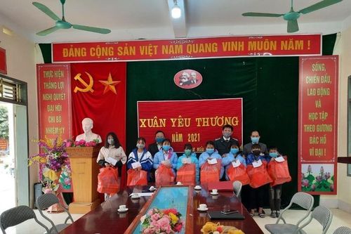 Sơn La: Chương trình 'Xuân Yêu thương' mang hơi ấm cho trẻ em nghèo