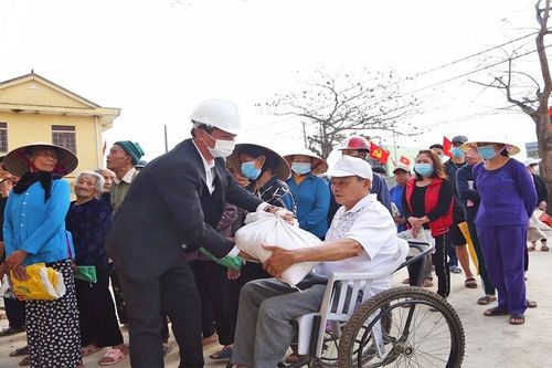 Khẩn trương xuất cấp gạo dự trữ quốc gia để các hộ dân khó khăn được 'đỏ lửa' trong dịp Tết