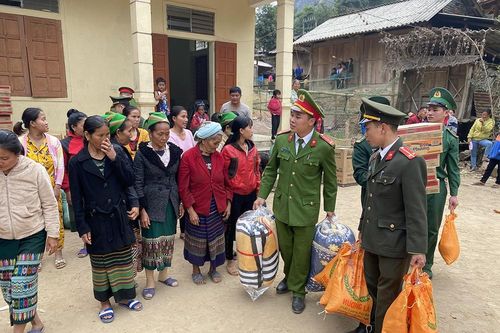 Nghệ An: Tết ấm áp cùng người dân biên giới Mường Ải