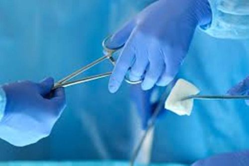 Mẹ trẻ kiên cường sinh con cùng khối u 'khủng'
