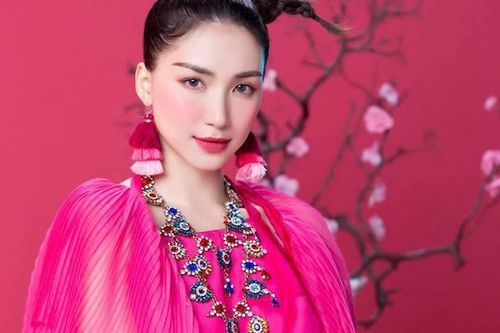 Hòa Minzy mạnh tay chi thưởng Tết 400 triệu đồng cho quản lý