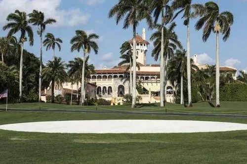 Dỡ bỏ bãi đáp trực thăng tại khu nghỉ của ông Trump