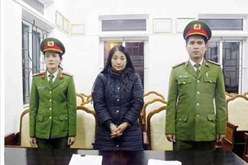 Lừa đảo chiếm đoạt 2 tỉ, một cô giáo bị khởi tố