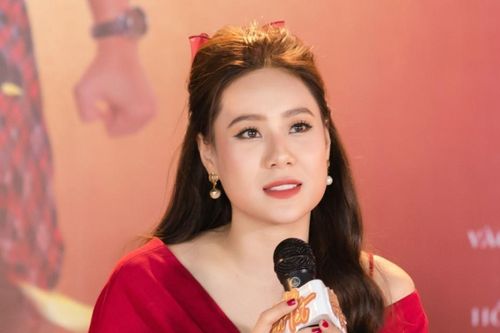 Hồ Bích Trâm bật khóc kể chuyện cắt cổ tay vì stress khi bán xe lấy tiền làm nghệ thuật