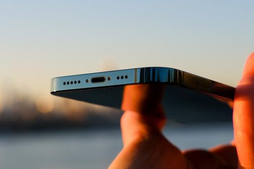 iPhone và Android sắp có thể dùng chung một cổng sạc