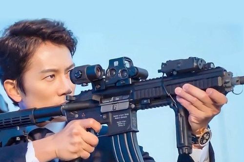 Ji Sung đốn gục tim người xem bằng tạo hình thẩm phán 'ngầu lòi' trong phim mới