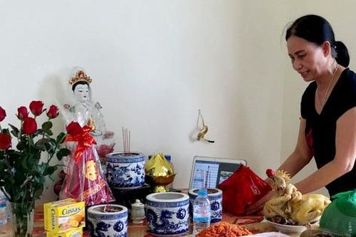 Ngày 23 tháng Chạp: Cách tỉa chân nhang, dọn dẹp bàn thờ cuối năm