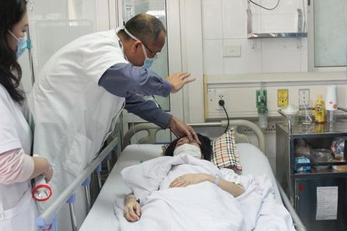 Nghe lời ngon ngọt của bạn thân, cô gái 21 tuổi bị mù 2 mắt sau khi tiêm filler tại spa