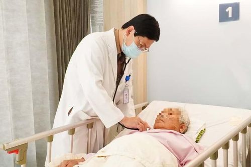 Cụ bà 85 tuổi nhiễm trùng gan, sỏi túi mật thoát chết thần kỳ nhờ được đại phẫu kịp thời