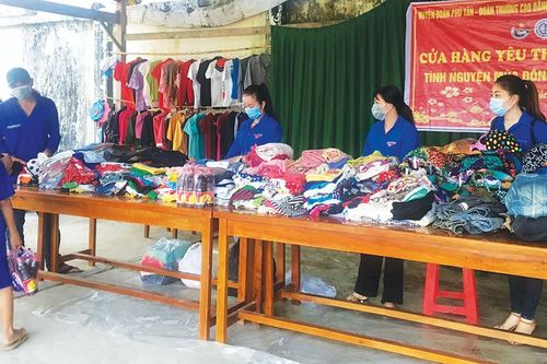 Tuổi trẻ Phú Tân mang Xuân đến với người nghèo