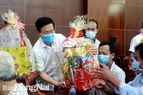 Đoàn đại biểu Quốc hội tỉnh thăm và chúc Tết các gia đình chính sách