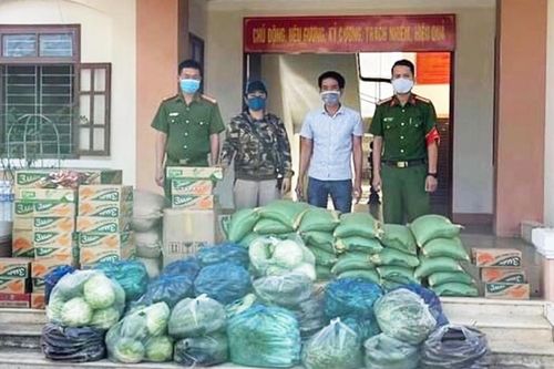 Hỗ trợ hơn 500 kg rau củ cho người dân buôn Sô Ma Lơng bị cách ly