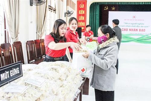 Ấm áp 'Phiên chợ nhân đạo'