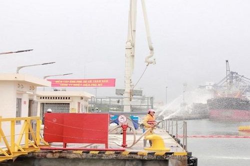 Nhiệt điện Phú Mỹ tổ chức diễn tập ứng phó sự cố tràn dầu tại cầu cảng Phú Mỹ 2.1