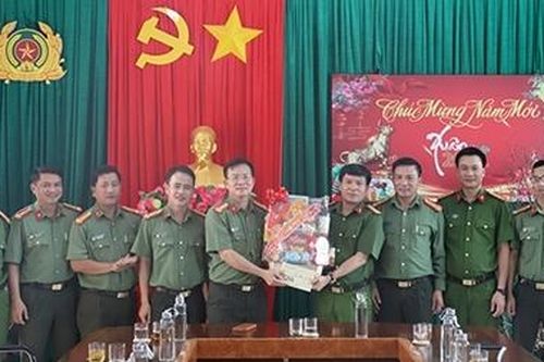 Giám đốc Công an Đắk Nông chúc Tết nhiều đơn vị trên địa bàn tỉnh