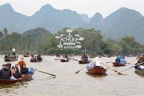 Những lễ hội lớn nào bị dừng tổ chức dịp Tết này?