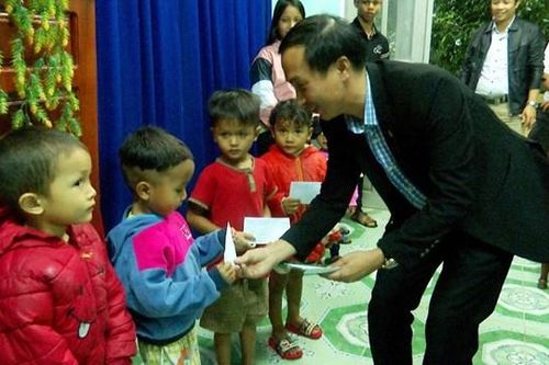 Tam Kỳ (Quảng Nam): Hàng trăm suất quà cho người nghèo vùng biên giới