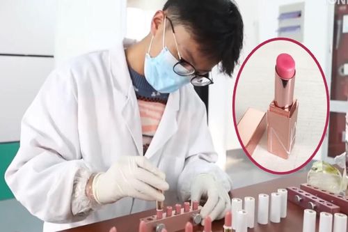 Nam sinh chế tạo son dưỡng cho bạn gái ở Trung Quốc
