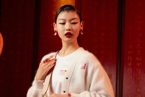Người trẻ Trung Quốc đổ tiền mua hàng xa xỉ trong mùa dịch