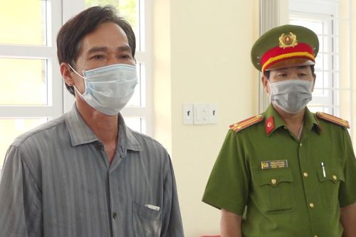 Bắt thuyền trưởng chở 38 người nhập cảnh trái phép