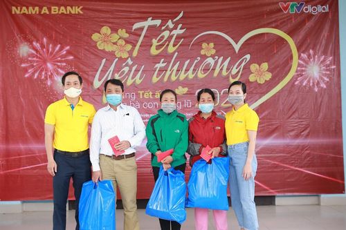 Nam A Bank mang Tết ấm đến bà con vùng lũ tại Trà Leng và Rào Trăng