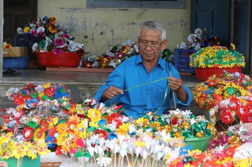 Hoa giấy Thanh Tiên xuống phố
