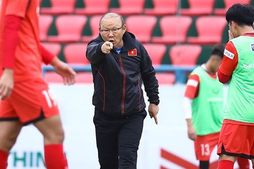 Bóng đá Việt và bài toán mang tên 'chủ động'