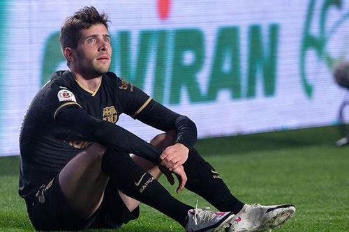 Vừa tái xuất đã chấn thương, Sergi Roberto lỡ hẹn đại chiến Barcelona vs PSG
