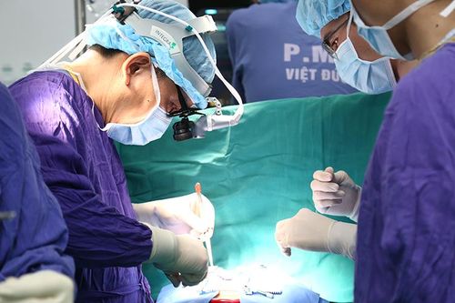 Kỷ lục ghép tim cho bệnh nhi nhỏ tuổi, nhẹ cân nhất Việt Nam