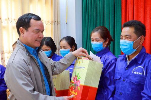 Chăm lo cho công nhân không về quê ăn Tết